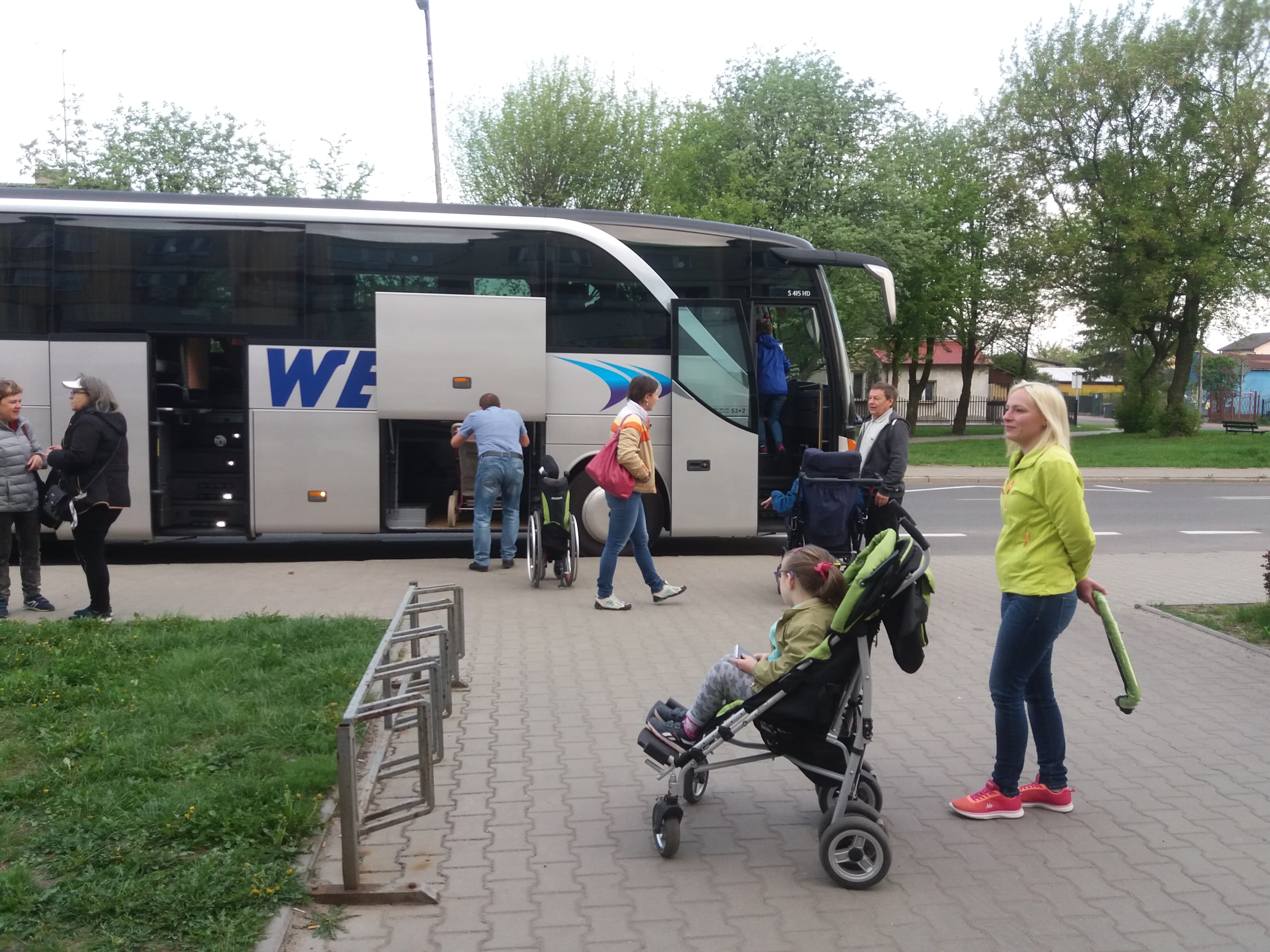 Photo of Niepełnosprawne dzieci z Piotrkowa w drodze przed Sejm