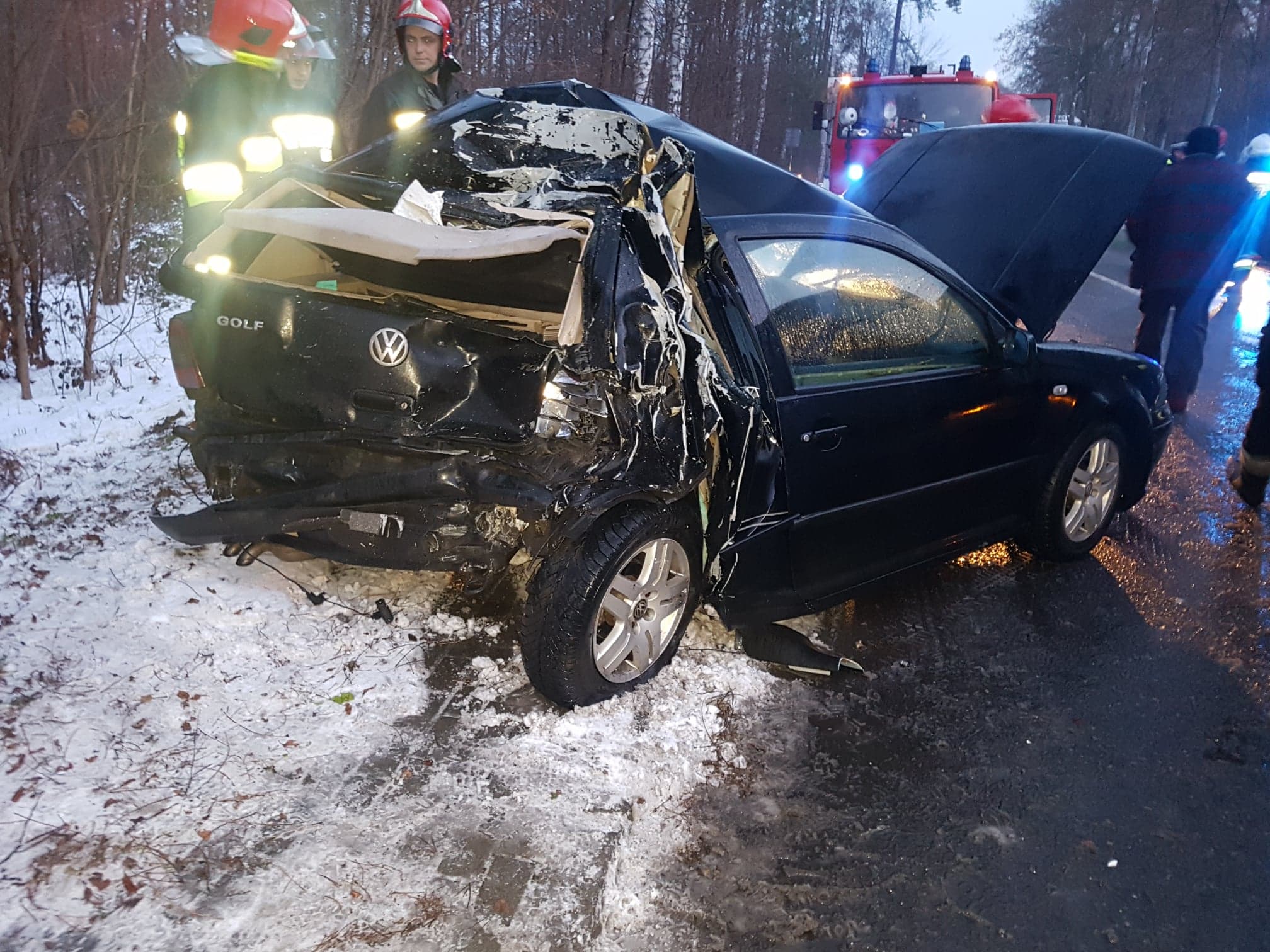 Photo of Wypadek w Ręcznie. TIR zderzył się z golfem