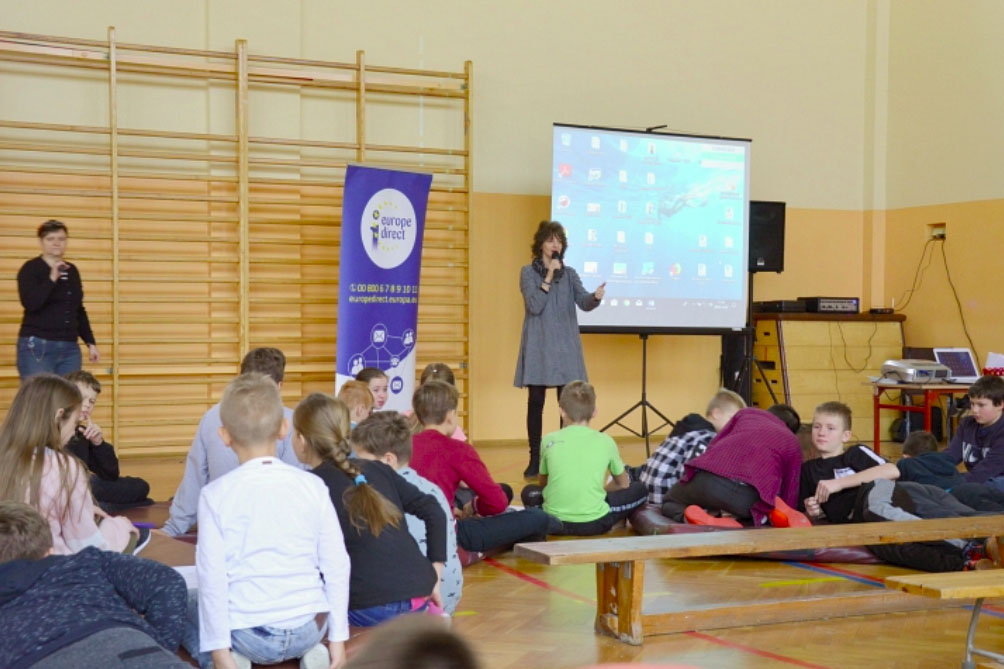 Photo of Lekcje europejskie w szkole w Woli Kamockiej