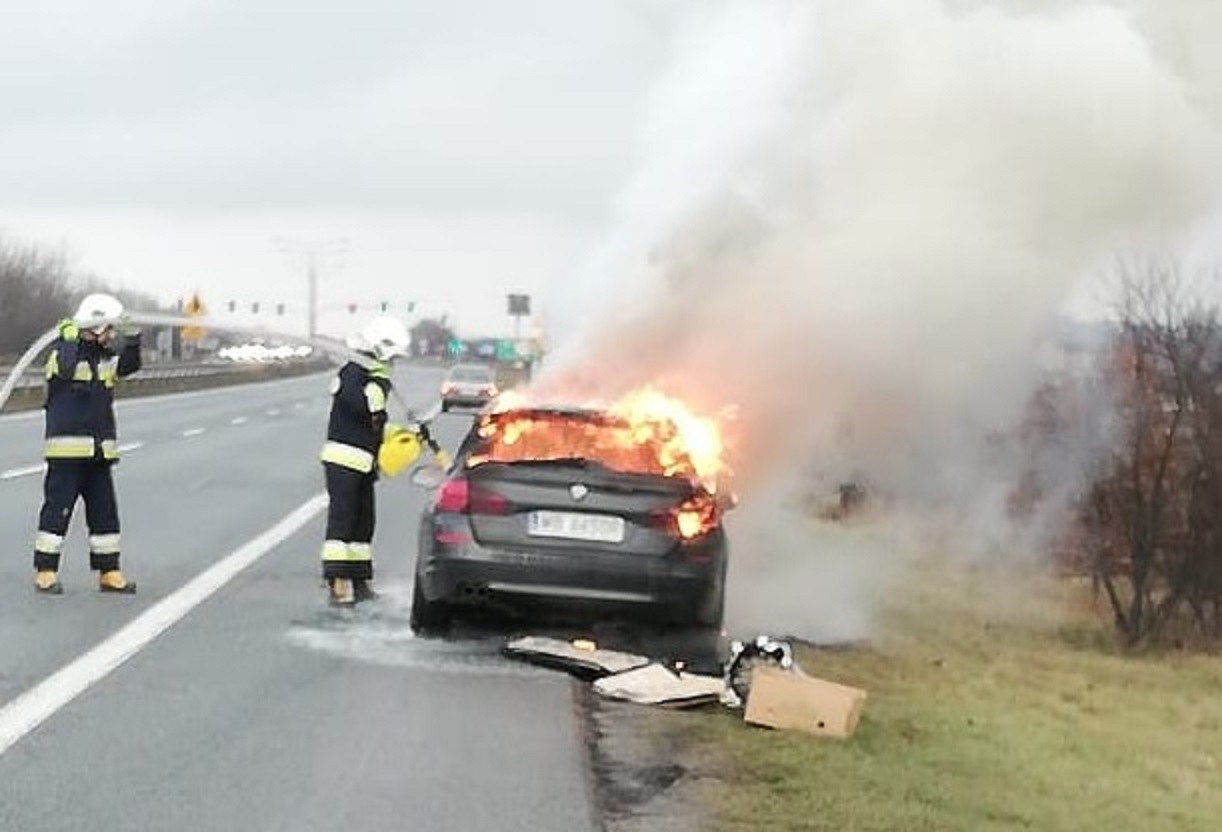 Photo of Na DK1 spłonęło BMW