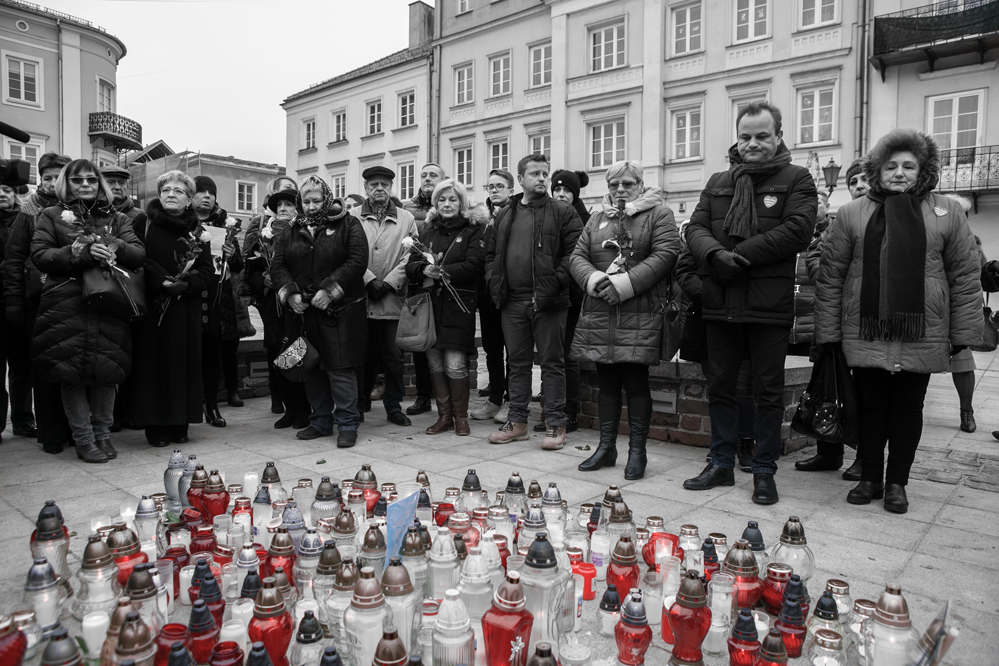 Photo of Piotrkowianie pożegnali prezydenta Pawła Adamowicza – zobacz film i zdjęcia