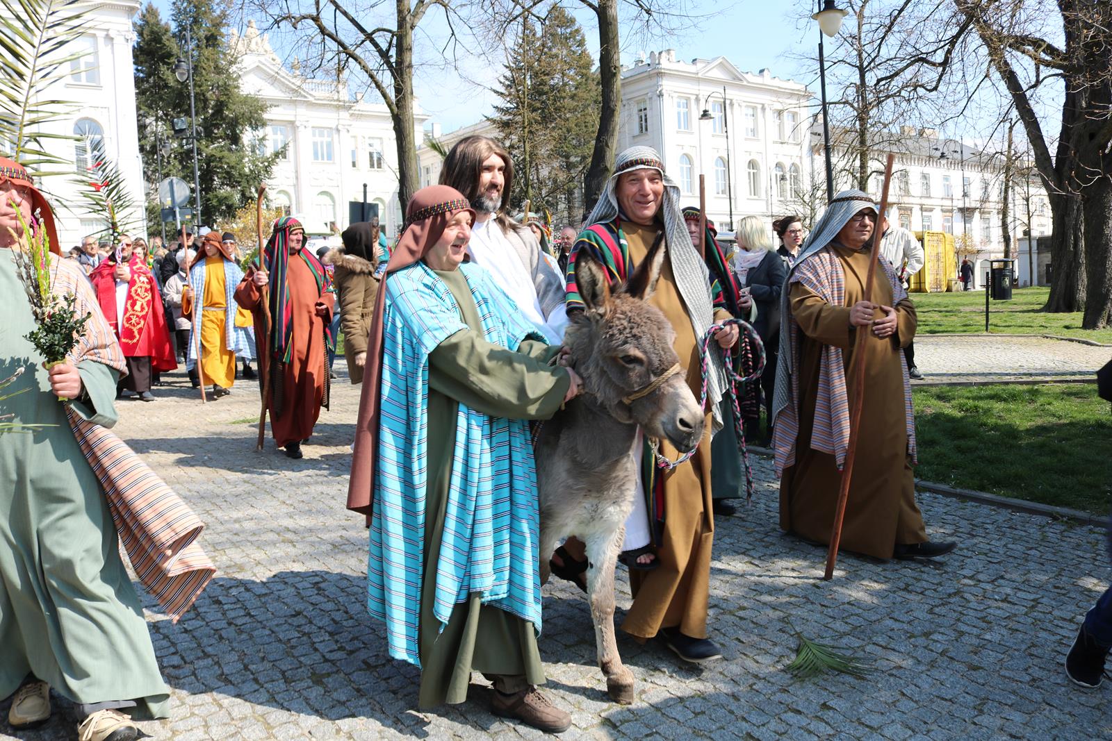 Photo of Niedziela Palmowa w Piotrkowie. Jezus przyjechał na osiołku – FOTORELACJA