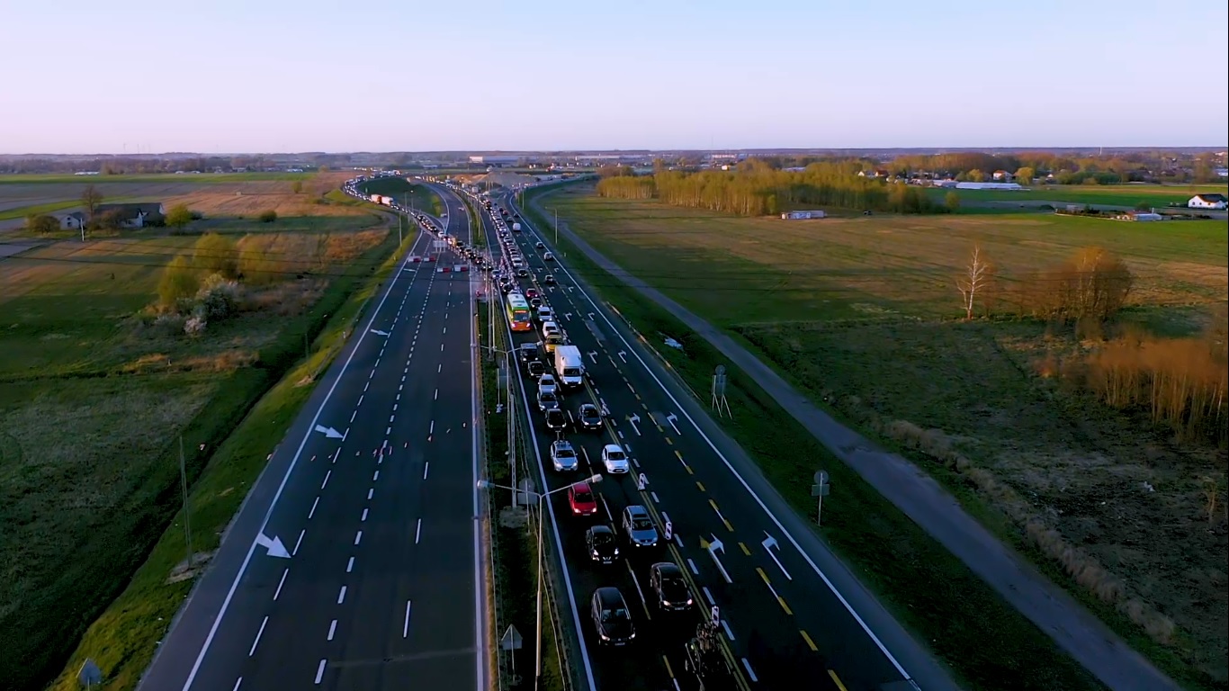 Photo of Gigantyczne korki na A1 – film z drona