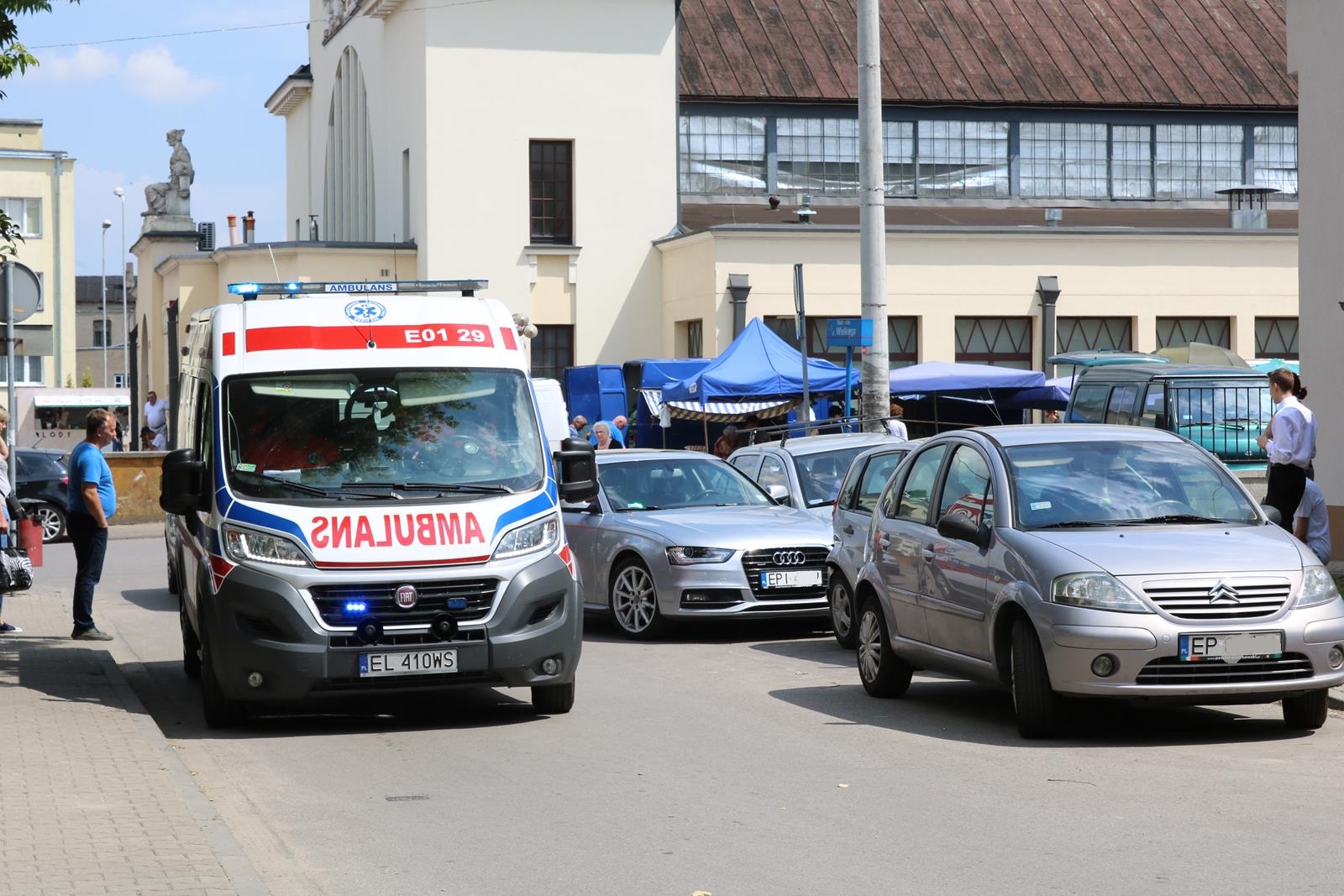 Photo of Kierowca zasłabł i rozbił 4 samochody