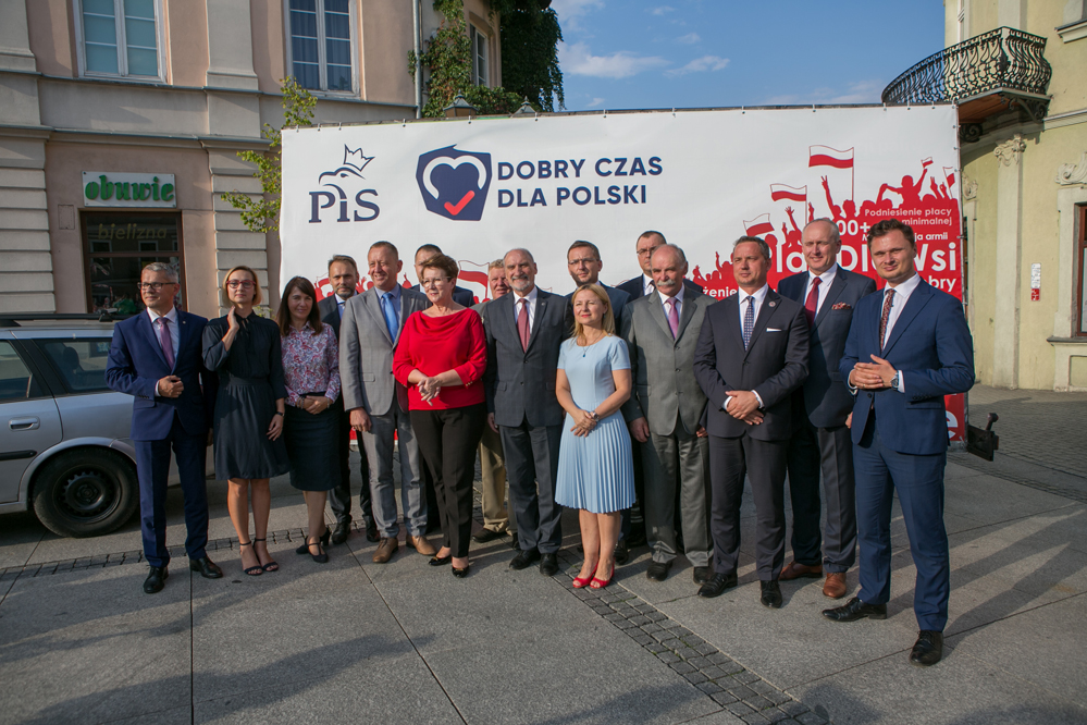 Photo of PiS zaprezentowało kandydatów do Sejmu i Senatu