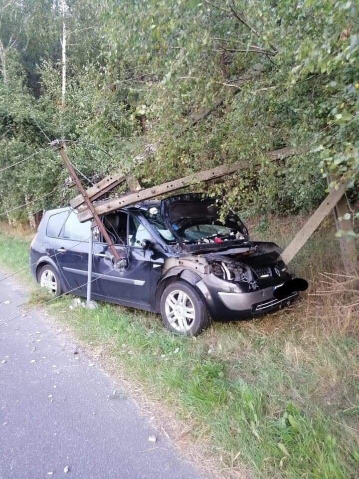 Photo of Pożar samochodu w Cekanowie i zderzenie ze słupem w Mąkolicach