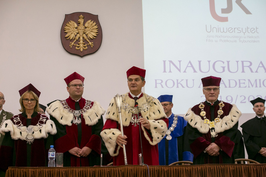 Photo of „Gaudeamus igitur…” w piotrkowskiej filii UJK, czyli rozpoczęcie roku akademickiego