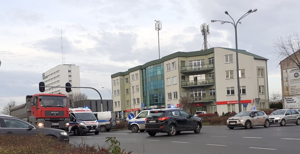 Photo of Potrącenie pieszego i kraksa motocyklisty – wszystko to na jednym skrzyżowaniu niemal w tym samym czasie