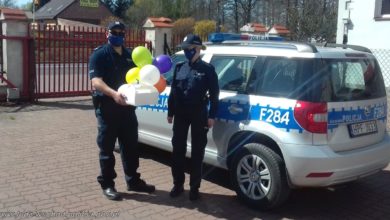 Photo of W dniu urodzin policjanci odebrali tort dla 6-latki przebywającej w kwarantannie