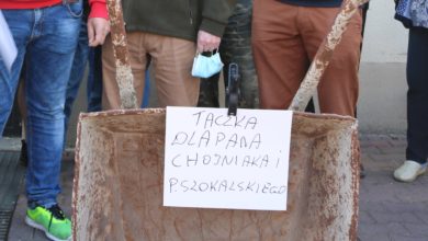 Photo of Prezydent nie spotkał się z protestującymi kupcami. Taczka nadal w gotowości – [ZDJĘCIA,FILM]