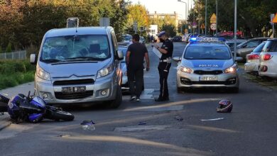 Photo of Czołowe zderzenie osobówki z motocyklem