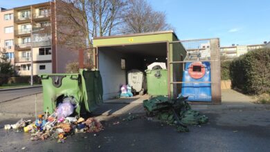 Photo of W nocy spłonęło 9 kontenerów na śmieci. Policja poszukuje podpalaczy