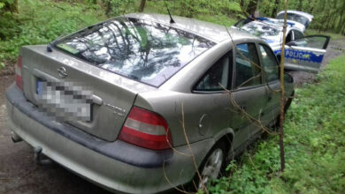 Photo of Rozbił skrzynkę elektryczną jadąc samochodem bez prawa jazdy, ale za to z promilami!