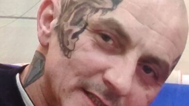 Photo of Poszukiwany podejrzewany o morderstwo. Na twarzy ma charakterystyczny tatuaż