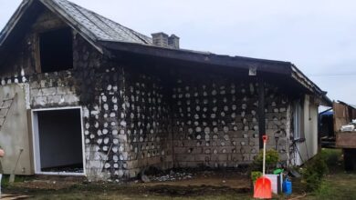 Photo of W pożarze stracili niemal wszystko. Rodzina z Trzepnicy (gm. Łęki Szlacheckie) potrzebuje pomocy