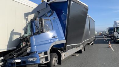 Photo of Jedna osoba ranna w zderzeniu dwóch ciężarówek na autostradzie A1