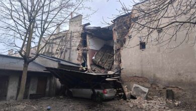 Photo of Katastrofa budowlana w Piotrkowie. Na miejscu ratownicy z psami tropiącymi – ZDJĘCIA, FILM