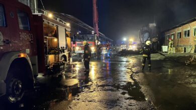 Photo of Pożar chlewni w Żarnowicy Dużej w gminie Wolbórz. Z ogniem walczyło ponad 40 strażaków