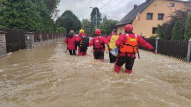 Photo of Ratownicy WOPR z Piotrkowa i Tomaszowa niosą pomoc na terenach zalanych przez powódź