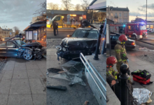 Photo of To cud, że nikt nie zginął! Mercedes wpadł w przystanek autobusowy na POW – ZDJĘCIA