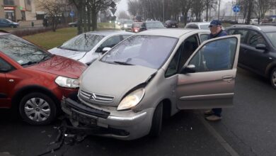 Photo of Kolejne zderzenie przy Lidlu na Kostromskiej. Tym razem to trzy osobówki