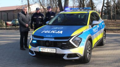 Photo of Policjanci z Grabicy z nowym radiowozem. Zakup wsparła gmina