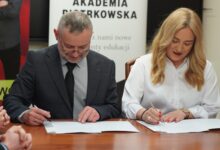 Photo of Akademia Piotrkowska podpisała porozumienie z IV LO. Uczniowie będą mieć zajęcia w Akademii 