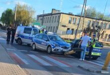 Photo of Kolizja radiowozu. Policjant uderzył w znak drogowy – ZDJĘCIA
